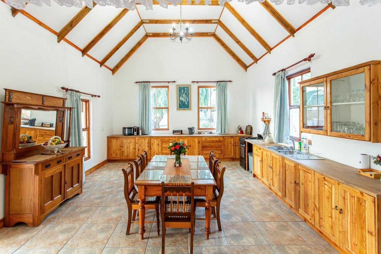 Ravenscliff White House * Oudtshoorn
