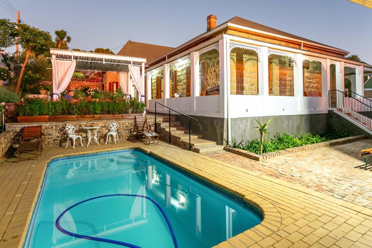Ravenscliff White House Holiday home Oudtshoorn