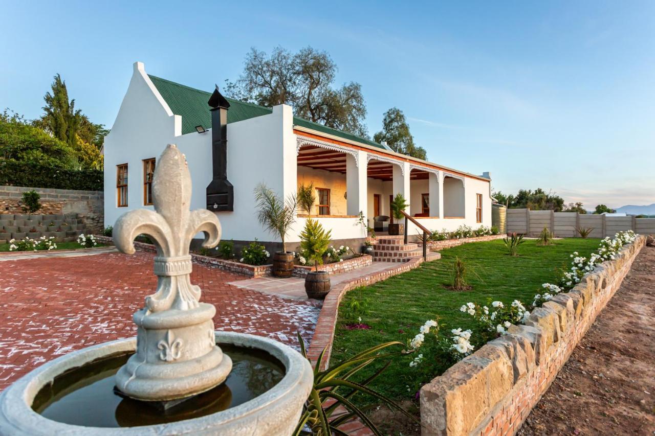 Ravenscliff White House * Oudtshoorn