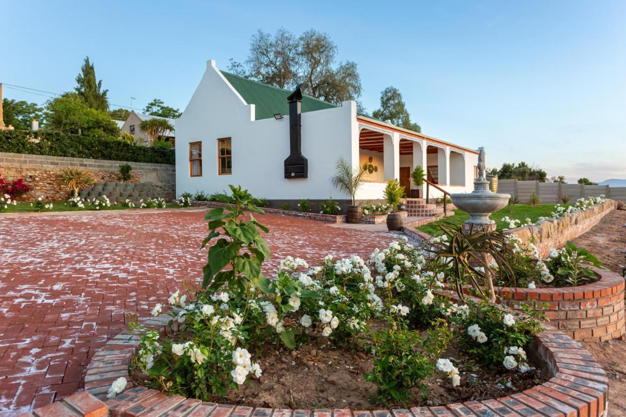 Ravenscliff White House Holiday home Oudtshoorn